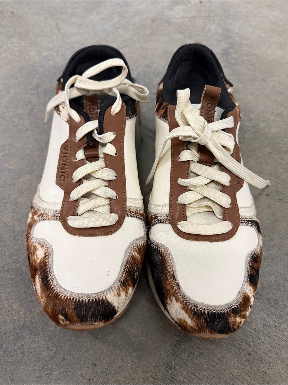Vionic Men’s Cream & Brown Mixed-Media Sneaker